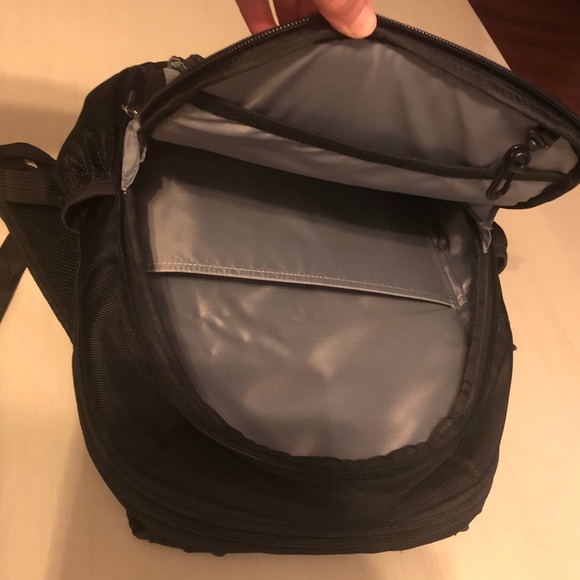 Targus Backpack with Laptop Section & Several Storage Sections (Great Condition) - Picture 6 of 10